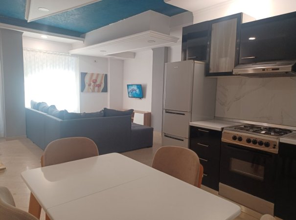 Dyqan (zyre) +Apartament