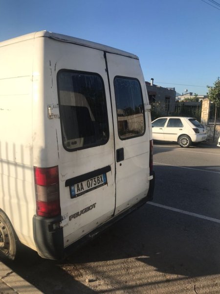 Tirane, shes Furgon Peugeot BOXER 2,5D Viti 1997, 299.000 leke