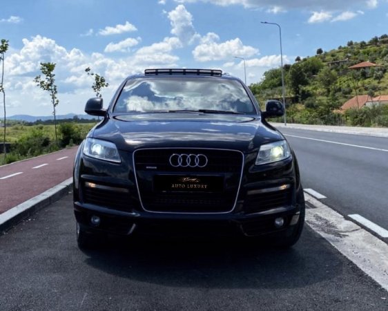 Elbasan, shitet SUV | Fuoristrad | Xhip Audi Q7 Nafte, e zeze automatik Klima 250 km 8.300 €