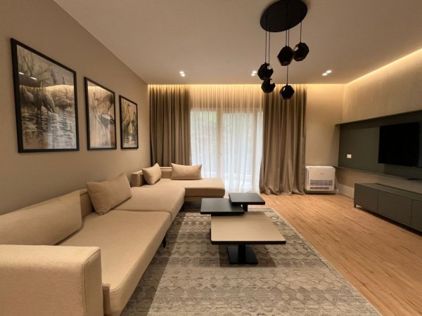 Tirane, shitet apartament 2+1 Kati 1, 115 m² 250.000 € (Kopshti Botanik)