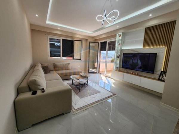 Tirane, shitet apartament 2+1+2+Post Parkimi Kati 8, 104 m² 250.000 € (Ali Demi)