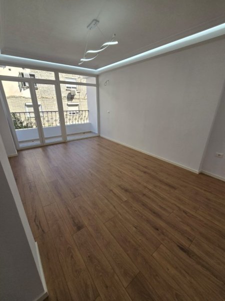 Tirane, shitet apartament 2+1 Kati 3, 71 m² 160.000 € (Qyteti Student) TT 2223