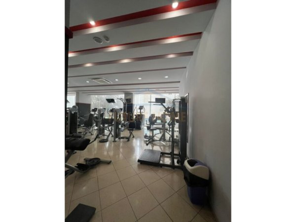 Tirane, shitet ambjent biznesi Kati 0, 422 m² 1.055.000 € (Shkelqim Fusha)