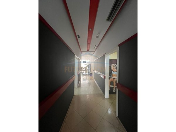 Tirane, shitet ambjent biznesi Kati 0, 422 m² 1.055.000 € (Shkelqim Fusha)
