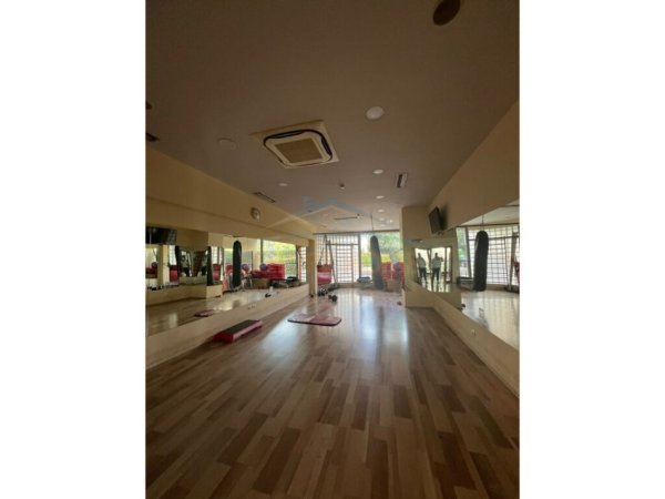 Tirane, shitet ambjent biznesi Kati 0, 422 m² 1.055.000 € (Shkelqim Fusha)