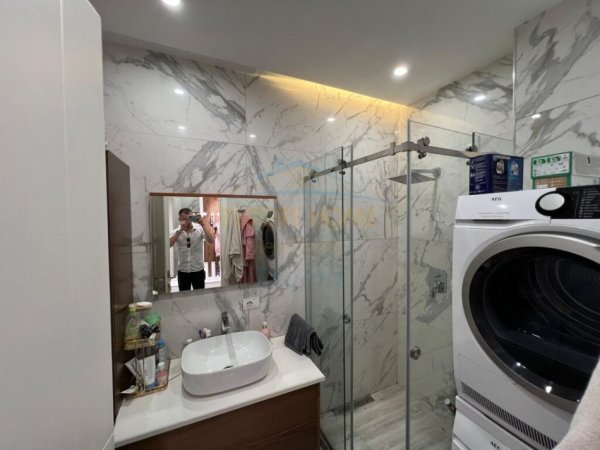 Tirane, shitet apartament 2+1+Ballkon Kati 5, 79 m² 175.000 € (Liqeni i Thate)