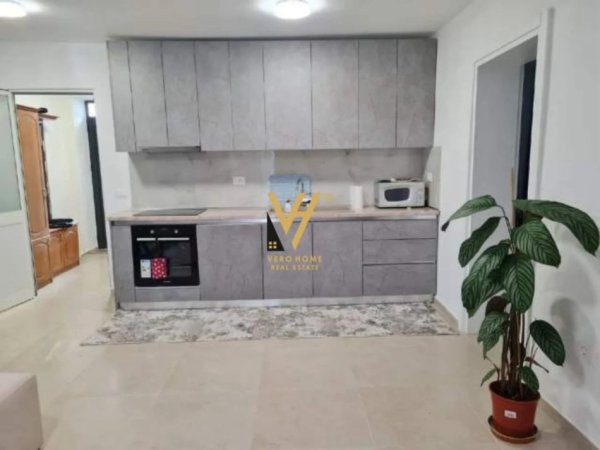 Tirane, jepet me qera apartament 2+1+Ballkon Kati 2, 100 m² 800 € (BLLOK)