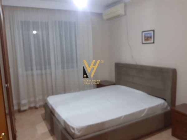 Tirane, jepet me qera apartament 1+1+Ballkon Kati 9, 70 m² 700 € (BLLOK)