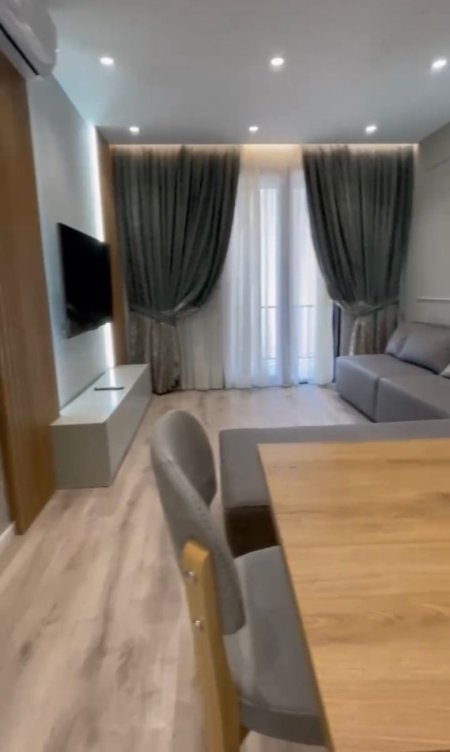 Tirane, jepet me qera apartament 1+1 Kati 2, 60 m² 700 € (PAZARI I RI)