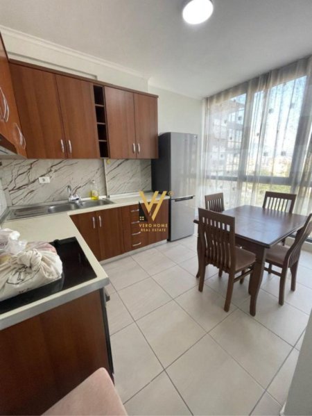 Tirane, jepet me qera apartament 2+1+Ballkon Kati 7, 90 m² 600 € (RRUGA NDRE MJEDA)