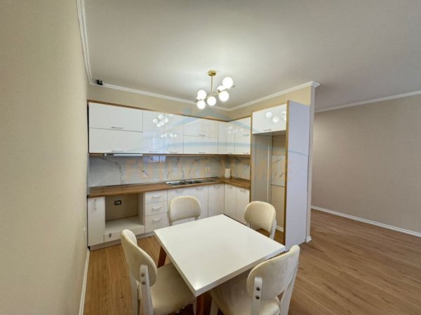 Tirane, shitet apartament 2+1 Kati 7, 101 m² 126.000 € (Unaza e Re)