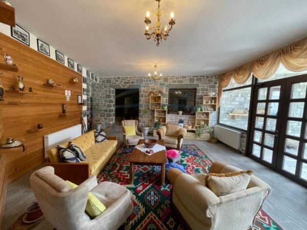 Korce, shitet hotel Kati 4, 2.976 m² 1.400.000 € (Dardhe)