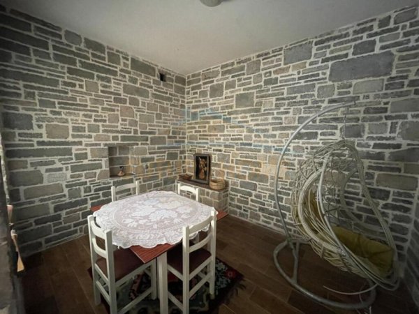 Korce, shitet hotel Kati 4, 2.976 m² 1.400.000 € (Dardhe)