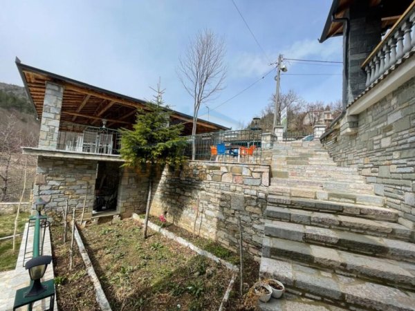Korce, shitet hotel Kati 4, 2.976 m² 1.400.000 € (Dardhe)
