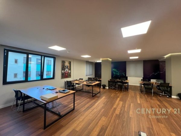 Tirane, shes zyre , 140 m² 399.000 € (Shallvaret, ish blloku)