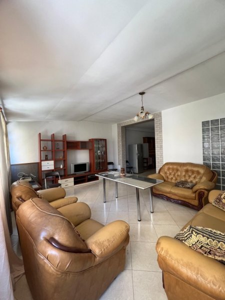 Tirane, jepet me qera apartament 1+1 , 94 m² 500 € (medar shtylla)