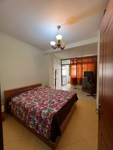 Tirane, jepet me qera apartament 1+1 , 94 m² 500 € (medar shtylla)
