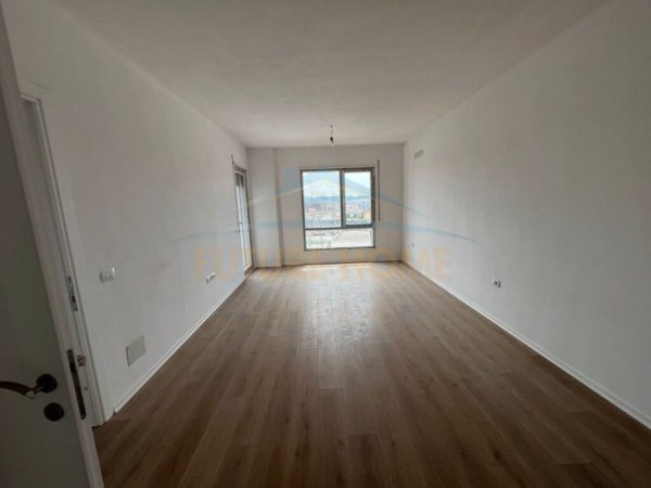 Tirane, shitet apartament 2+1+2 Kati 7, 87 m² 150.000 € (Porcelan)