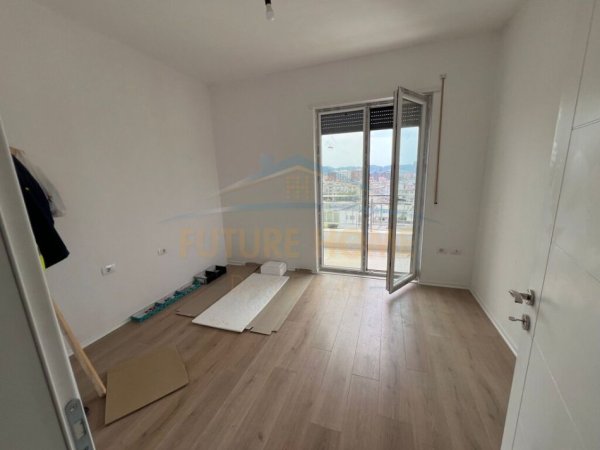 Tirane, shitet apartament 2+1+2 Kati 7, 87 m² 150.000 € (Porcelan)