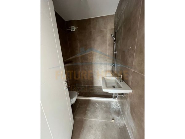 Tirane, shitet apartament 2+1+2 Kati 7, 87 m² 150.000 € (Porcelan)