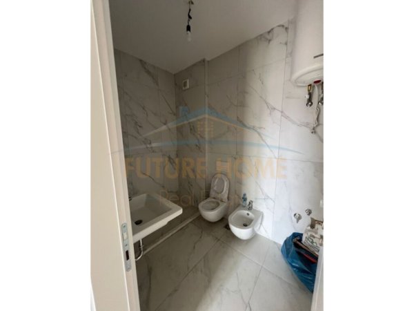 Tirane, shitet apartament 2+1+2 Kati 7, 87 m² 150.000 € (Porcelan)