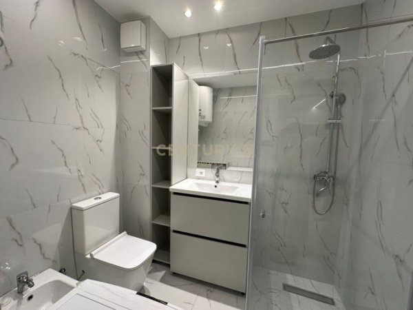Tirane, shitet apartament 2+1 Kati 5, 87 m² 142.000 € (Laprake)