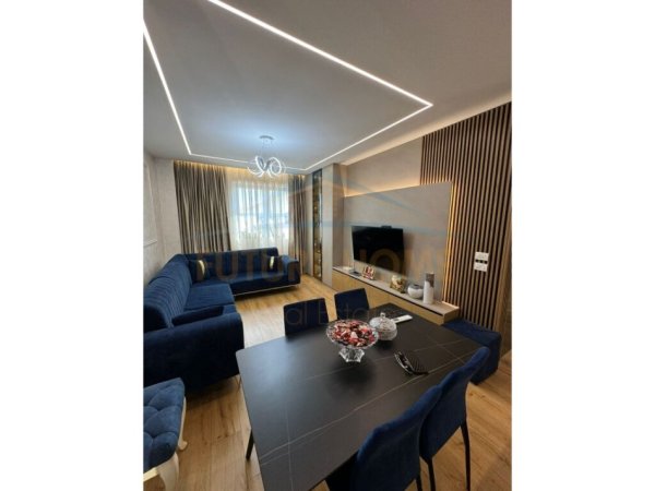 Tirane, shes 1+1+Ballkon Kati 8, 150.000 € (RRUGA TEOKDOR KEKO . UNAZA E RE)