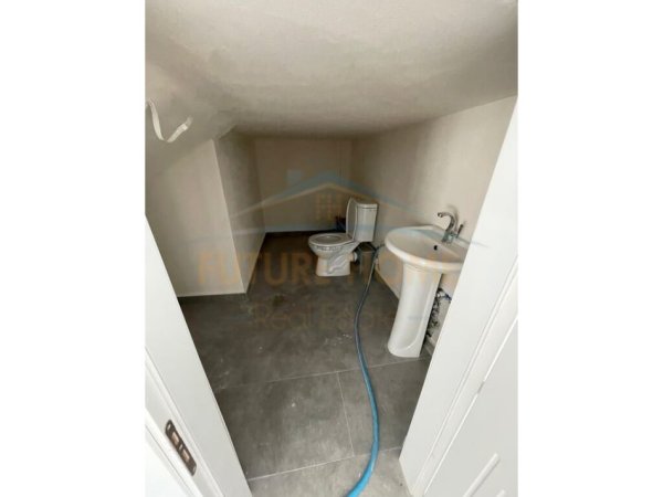 Korce, shitet ambjent biznesi Kati 0, 283 m² 380.000 € (Terminali, Korce)