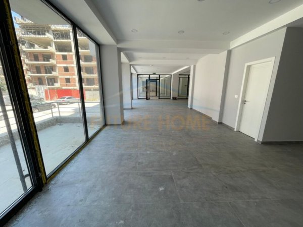 Korce, shitet ambjent biznesi Kati 0, 283 m² 380.000 € (Terminali, Korce)