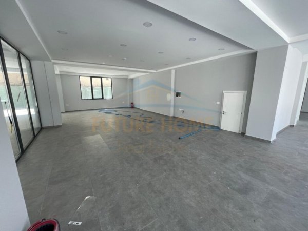 Korce, shitet ambjent biznesi Kati 0, 283 m² 380.000 € (Terminali, Korce)