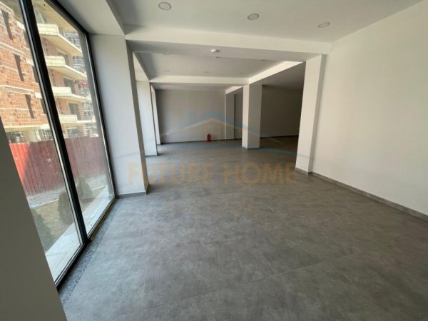 Korce, shitet ambjent biznesi Kati 0, 247 m² 335.000 € (Terminali, Korce)