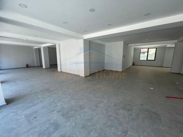 Korce, shitet ambjent biznesi Kati 0, 247 m² 335.000 € (Terminali, Korce)