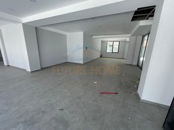 Korce, shitet ambjent biznesi Kati 0, 247 m² 335.000 € (Terminali, Korce)