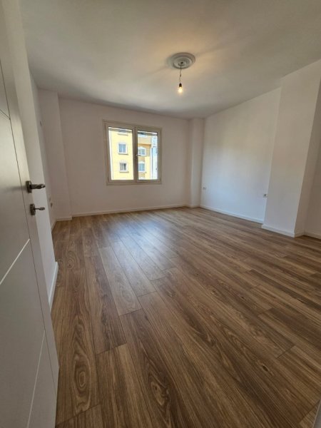 Tirane, shitet apartament 1+1+Ballkon Kati 3, 63 m² 145.000 € (Shkolla baletit)