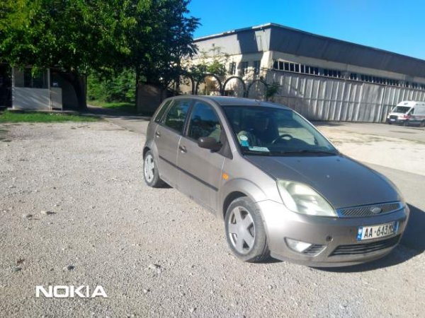 Tirane, shitet makine Ford , 1.4 naftë Viti 2004, 2.500 Euro