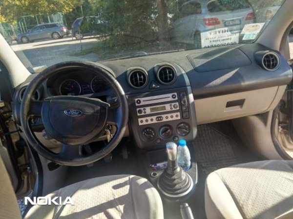 Tirane, shitet makine Ford , 1.4 naftë Viti 2004, 2.500 Euro