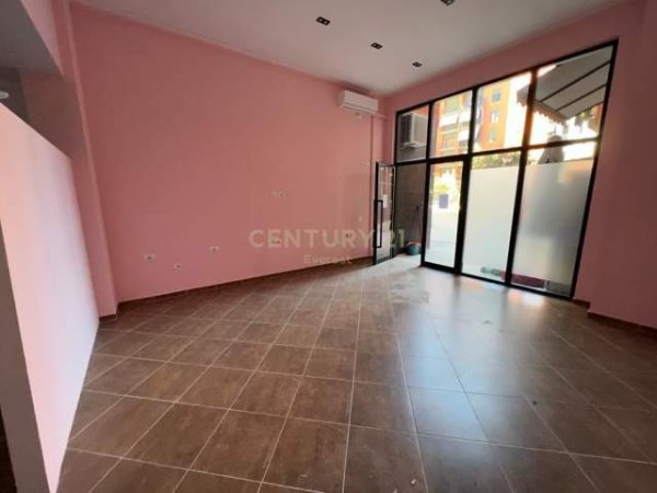 Shitet Ambient biznesi tek Green City, Kati 0, 44 m² 75.000 Euro