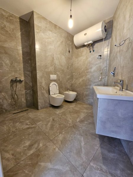 Tirane, shitet 1+1+Ballkon Kati 3, 60 m² 136.000 € (Shkolla e Baletit)