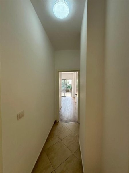 Tirane, shitet apartament 2+1 Kati 3, 160 m² 120.000 € (Fresk)
