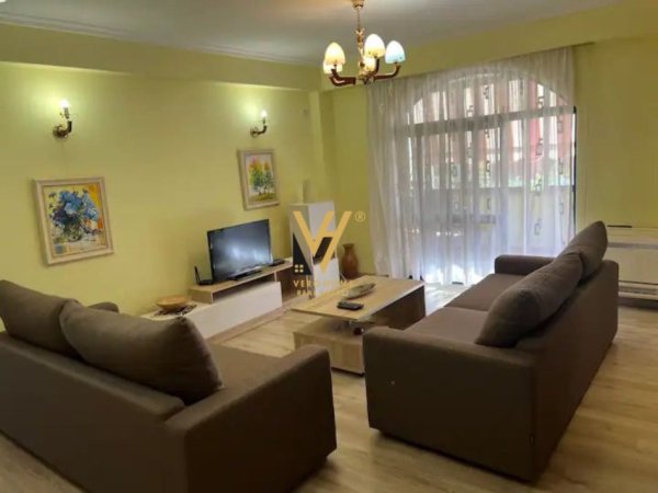 Tirane, jepet me qera apartament 3+1+Ballkon Kati 4, 150 m² 1.000 € (STACIONI I TRENIT)