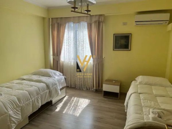 Tirane, jepet me qera apartament 3+1+Ballkon Kati 4, 150 m² 1.000 € (STACIONI I TRENIT)