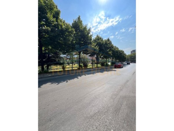 Tirane, shitet ambjent biznesi Kati 0, 125 m² 220.000 € (Bulevardi Bajram Curri)