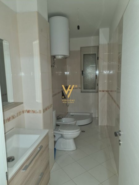 Tirane, shitet apartament 2+1+Ballkon Kati 3, 103 m² 135.000 € (UNAZA E RE)