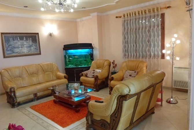Tirane, jepet me qera apartament 2+1 Kati 3, 120 m² 400 € (Ali Demi)
