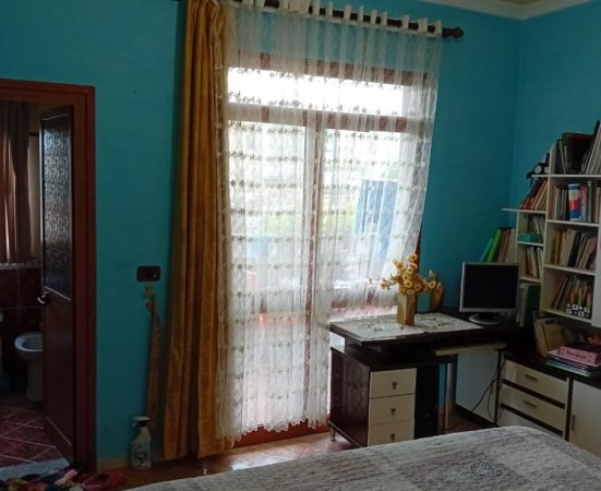 Tirane, jepet me qera apartament 2+1 Kati 3, 120 m² 400 € (Ali Demi)