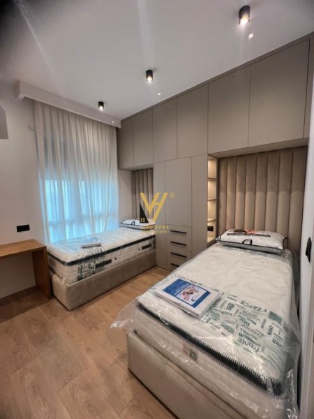 Tirane, jepet me qera apartament 2+1+Ballkon Kati 8, 90 m² 1.000 € (PORCELAN)