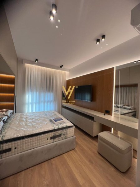 Tirane, jepet me qera apartament 2+1+Ballkon Kati 8, 90 m² 1.000 € (PORCELAN)