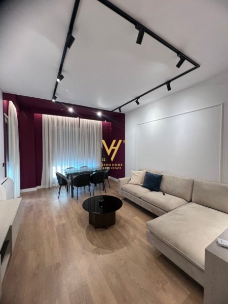 Tirane, jepet me qera apartament 2+1+Ballkon Kati 1, 90 m² 1.000 € (PORCELAN)