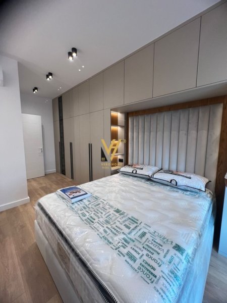 Tirane, jepet me qera apartament 2+1+Ballkon Kati 1, 90 m² 1.000 € (PORCELAN)