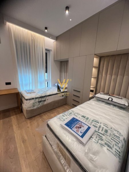 Tirane, jepet me qera apartament 2+1+Ballkon Kati 1, 90 m² 1.000 € (PORCELAN)